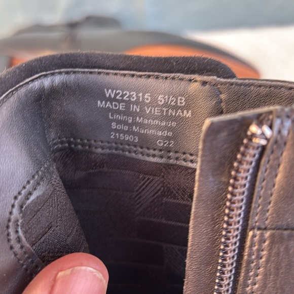 Cole Haan NWOT "Ettie" Bootie 60 Black Size 5.5B Leather Zipper Pointed Toe - Picture 8 of 9